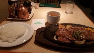 ランチでステーキ頂きました。