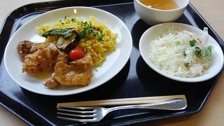 食堂だけは行く価値あり