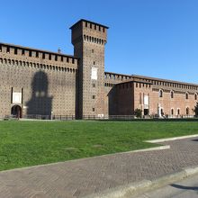 スフォルツェスコ城 