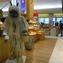 なまはげもいる店内