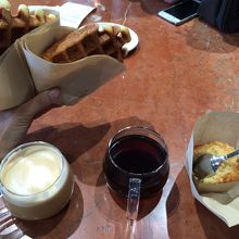 シングルオリジン,ラテ,ワッフル,オレンジキャロットバックル