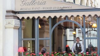 中には創業１００年以上のカフェ・・・