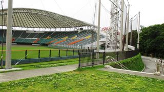 外野席、入場自由