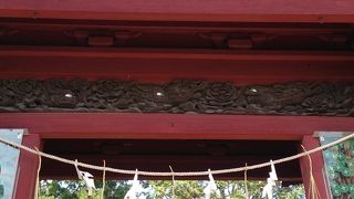 欄間の彫刻に注目