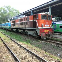 昔からのミャンマー車両。