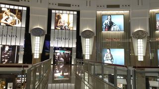 ブランドショップがたくさん入っています