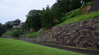 緑の綺麗な上田城公園
