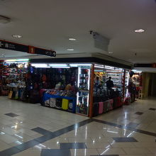 偽物店もあります。