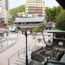 道後温泉本会２階の休憩室から見た玉の石