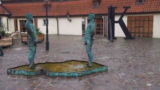 マラー・ストラナ地区のカレル橋からもすぐ