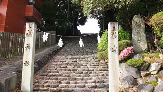 道後温泉本館近くの高台にある神社