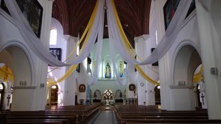 赤い外観がきれい