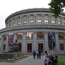 オペラ・バレエ劇場