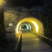 古びたトンネルです