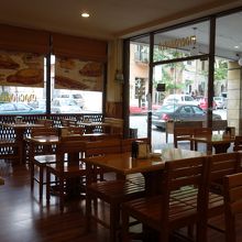 ベーカリーカフェ