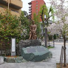 野球のユニフォーム姿の像