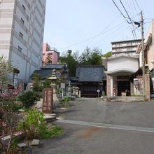 円満寺の入口から