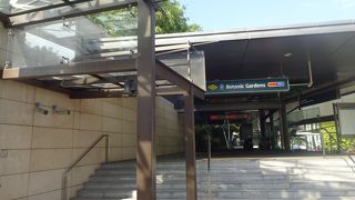 新しく、気持ちの良い駅。