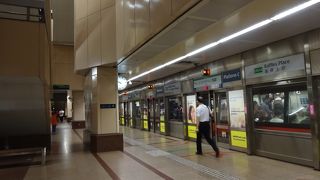 ラッフルズ上陸の場所などはこの駅が最寄り。