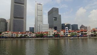 夜が賑やかな場所。