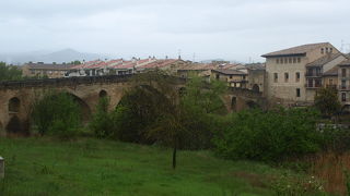 プエンテ ラ レイナ (王妃の橋)