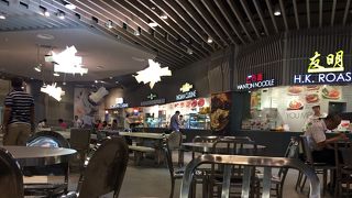 明るくてキレイなフードコート