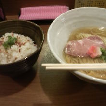 さっぱりした出汁が新鮮な味わいでした。