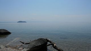 竹生島がとてもよく見えます