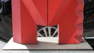 赤くて目立ちます