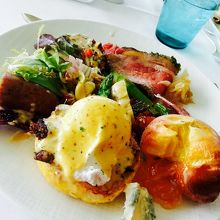 エッグベネディクト〜！