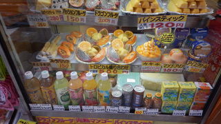 沖縄のフルーツの味見ができます