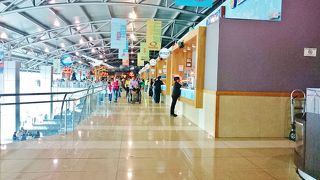 乗り継ぎが非常に便利な空港