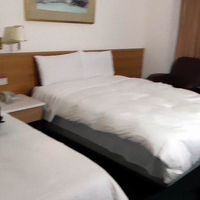 ピンボケですいません。3人部屋でシングルx1、ダブルx1