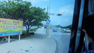 島を結ぶ海中道路