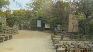 岡山城があるエリアが公園になっています。