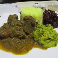 帰りの機内食（夕食のカレー）
