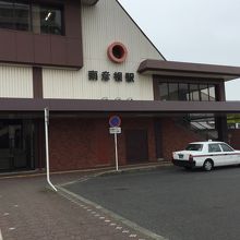 南彦根駅東口。