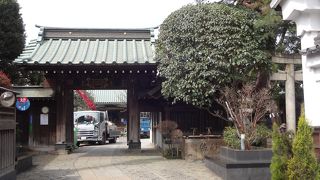 痩せ衰えたブッダの像