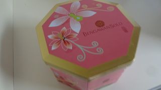 お気に入りのお菓子(ブンガワンソロ）購入。