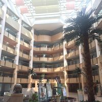 吹き抜けのロビー