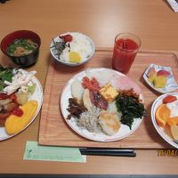 朝食バイキングも充実