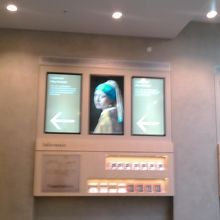 入り口でのお出迎え