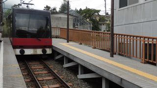 山道をスイスイケーブルカー