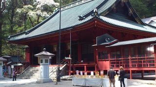 境内にはハート柄の絵馬