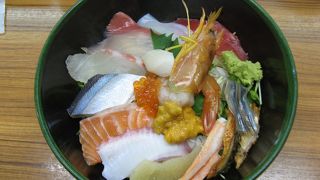 １５種類ほどの海鮮丼があります