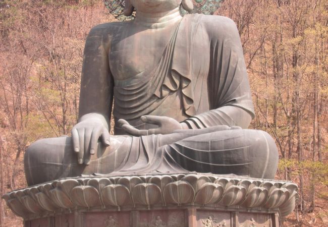 雪岳山小公園内にあります