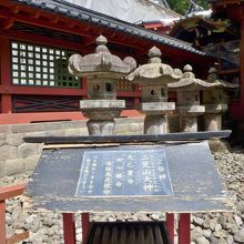 本殿へ向かって拝礼