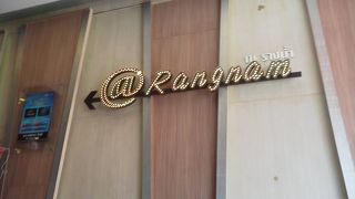 ＢＴＳ戦勝記念塔駅に直結な庶民派モール