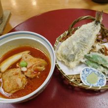 夕食　メヒカリなどの天ぷらと鶏のサンシャイントマト煮