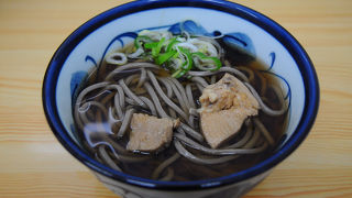 蕎麦屋が経営する駅そば